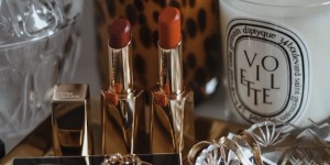 Beitragsbild des Blogbeitrags The bulletproof lipstick formula feat. Pure Color Desire Lipstick