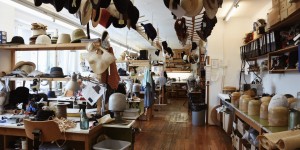 Beitragsbild des Blogbeitrags The art of making a hat: Mühlbauer Hüte 