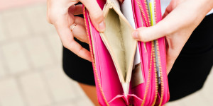 Beitragsbild des Blogbeitrags Wie du finanzielle Herausforderungen in Trauerzeiten angehen kannst