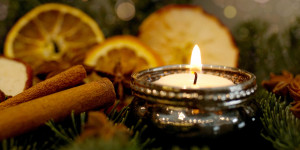 Beitragsbild des Blogbeitrags Drei weihnachtliche Affirmationen für deine Trauer 