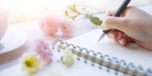 Beitragsbild des Blogbeitrags Wie dir Schreiben in der Trauer hilft 
