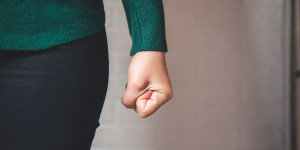 Beitragsbild des Blogbeitrags Drei einfache Körperübungen für deine Wut
