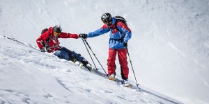 Beitragsbild des Blogbeitrags Skisaison ist Kniesaison: Verletzungsrisiko beim Skifahren.