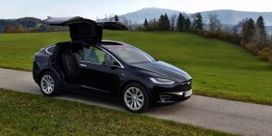 Beitragsbild des Blogbeitrags Kurz-Test des Tesla Model X 100D!