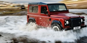 Beitragsbild des Blogbeitrags Land Rover Defender Works V8: Die Legende lebt!!