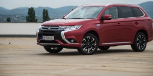 Beitragsbild des Blogbeitrags Familienherzstück – der Mitsubishi Outlander PHEV im Test