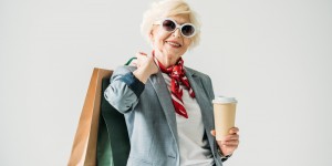 Beitragsbild des Blogbeitrags Fashion-Jacken für Junggebliebene: Stilvoll auf alterslose Kleidung setzen