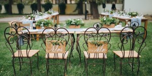 Beitragsbild des Blogbeitrags 21 atemberaubende Inspirationen für eine Outdoor Hochzeit 