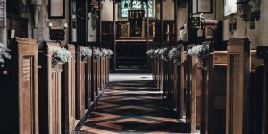 Beitragsbild des Blogbeitrags Checkliste und Ideen für die kirchliche Trauung