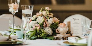 Beitragsbild des Blogbeitrags Grüne Hochzeit: Greenery trifft auf rustikales Vintagedesign 