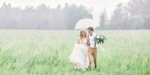 Beitragsbild des Blogbeitrags Hochzeit bei Regen? So macht Ihr das Beste daraus – 5 Tipps 