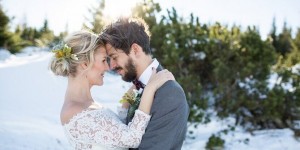 Beitragsbild des Blogbeitrags Hochzeit im Winter: Zauberhaftes Brautpaarshooting