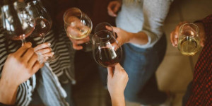 Beitragsbild des Blogbeitrags Junggesellenabschied zuhause: 4 besondere Ideen