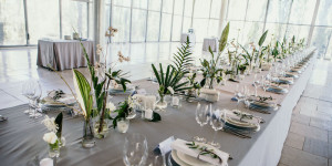 Beitragsbild des Blogbeitrags Hochzeit mit Palmblättern: 100 tolle Inspirationen
