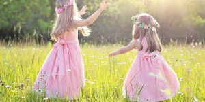 Beitragsbild des Blogbeitrags Kinderecke auf der Hochzeit: Ideen für kleine Hochzeitsgäste