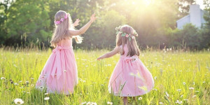 Beitragsbild des Blogbeitrags Hochzeit zu Hause im Garten: Die 8 wichtigsten Tipps