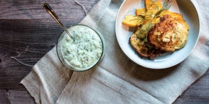 Beitragsbild des Blogbeitrags Gartenfreuden: Zucchinlaiberl mit Feta auf Ofenkürbis mit Tzaziki 