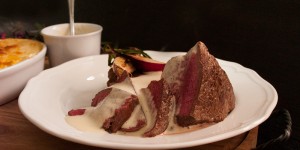 Beitragsbild des Blogbeitrags Gaumenekstase: Steak mit Sauce Bernaise & Eachtling-Kürbis-Gratin