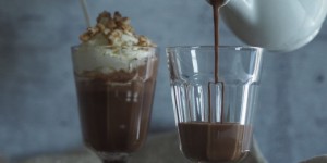 Beitragsbild des Blogbeitrags ‚bring all the boys to the yard‘ – Schokoladen-Milchshake 