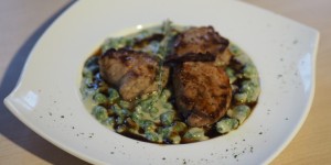 Beitragsbild des Blogbeitrags Schweinemedaillons auf Spinatspätzle und Gorgonzolasauce und Thymianreduktion