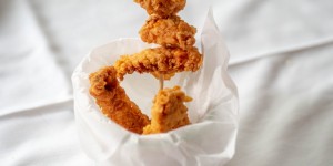 Beitragsbild des Blogbeitrags Frittierte Buttermilch Conflakes Hendl