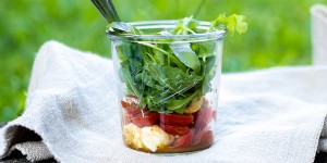 Beitragsbild des Blogbeitrags Caprese Salat – Kulinarik im Glas 