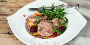 Beitragsbild des Blogbeitrags Lauwarmes Kalbs-Carpaccio auf Herbstsalat 