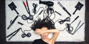 Beitragsbild des Blogbeitrags Alles Walzer: 3 mondäne Ballfrisuren ganz einfach selbstgemacht