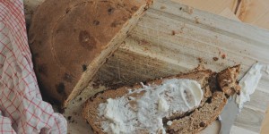 Beitragsbild des Blogbeitrags Rezept: deftiges Bierbrot mit Speck