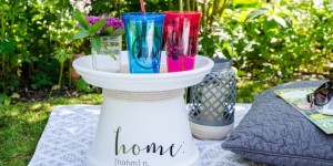 Beitragsbild des Blogbeitrags DIY Beistelltisch aus Tontopf und Trinkbecher To-Go mit Plottermotiven verschönert