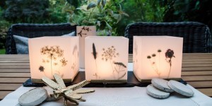 Beitragsbild des Blogbeitrags DIY Teelichter aus Transparentpapier mit gepressten Blumen