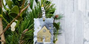 Beitragsbild des Blogbeitrags DIY Weihnachtliche Anhänger aus Fimo im Marmorlook und mit Gold bestempelt