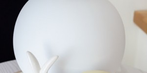 Beitragsbild des Blogbeitrags Schlichte Osterdekoration im skandinavischen Stil und DIY Magnolienkranz mit Makrameeaufhänger