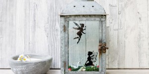 Beitragsbild des Blogbeitrags Upcycling-Idee Feengarten aus alten Laternen mit Plotterfreebie
