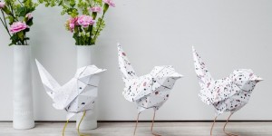 Beitragsbild des Blogbeitrags DIY Papiervögel im Terrazzo-Look falten