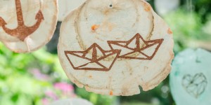Beitragsbild des Blogbeitrags DIY Sommerdeko aus Capiz-Muscheln basteln