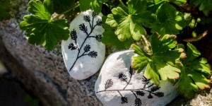 Beitragsbild des Blogbeitrags Gartenkunst auf Steinen und Gartenimpressionen im Altweibersommer