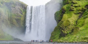 Beitragsbild des Blogbeitrags Rundreise durch Island - Beeindruckende Wasserfälle im Süden und Geysire 