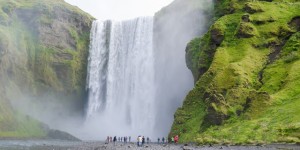 Beitragsbild des Blogbeitrags Rundreise durch Island - Beeindruckende Wasserfälle im Süden und Geysire