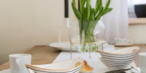 Beitragsbild des Blogbeitrags DIY Frühstücksgeschirr mit Porzellanpens bemalen