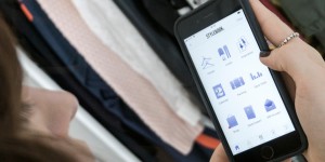 Beitragsbild des Blogbeitrags Outfits planen mit Stylebook: die Kleiderschrank-App im Test