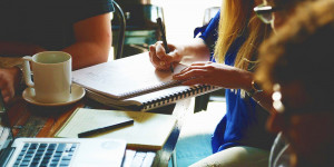 Beitragsbild des Blogbeitrags Nearshoring gegen Personalmangel bei digitalen Berufen