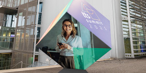 Beitragsbild des Blogbeitrags HRweb vor Ort | Hybrider tts summit in Linz & schön durchdachte Online-Version