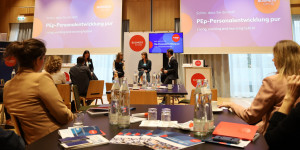 Beitragsbild des Blogbeitrags HRweb vor Ort | Praktiker, Experten und Meinungsmacher bei der PEp (Personalentwicklung pur)