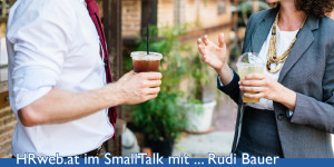 Beitragsbild des Blogbeitrags SmallTalk mit Rudi Bauer | Visionär, entspannt & bodenständig