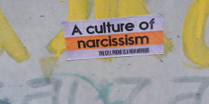 Beitragsbild des Blogbeitrags Narzissmus im Büro | Über die Kehrseite einer zunehmenden Ich-Kultur
