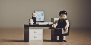 Beitragsbild des Blogbeitrags HR-Tipp | Jammern am Arbeitsplatz verstehen und Umgang damit 