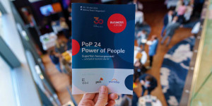 Beitragsbild des Blogbeitrags HRweb vor Ort | Power of People – Die PoP 2024 ganz im Zeichen von KI 