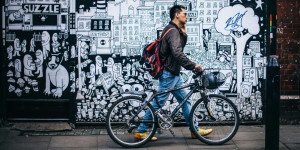 Beitragsbild des Blogbeitrags Praxis-Lupe | Innovative Branchenlogistik trifft Drahtesel