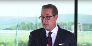 Beitragsbild des Blogbeitrags Strache zitiert falsche Asyl-Zahlen 